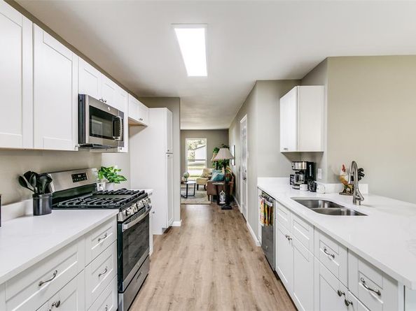 1017  Easy Street , Grapevine Texas 76051
