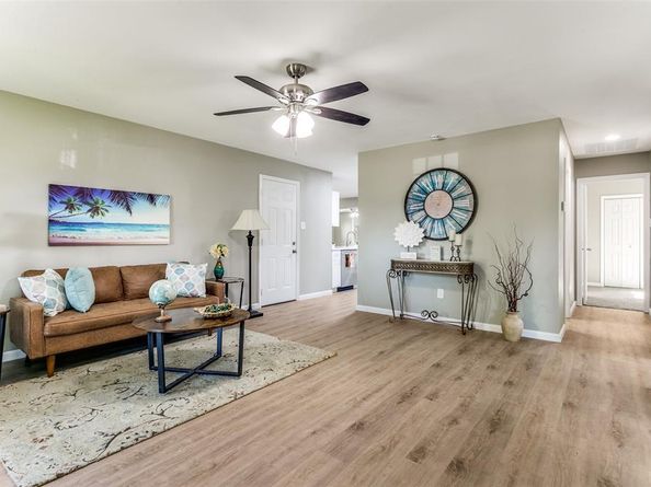 1017  Easy Street , Grapevine Texas 76051