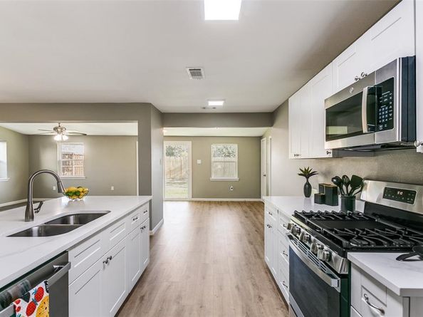 1017  Easy Street , Grapevine Texas 76051