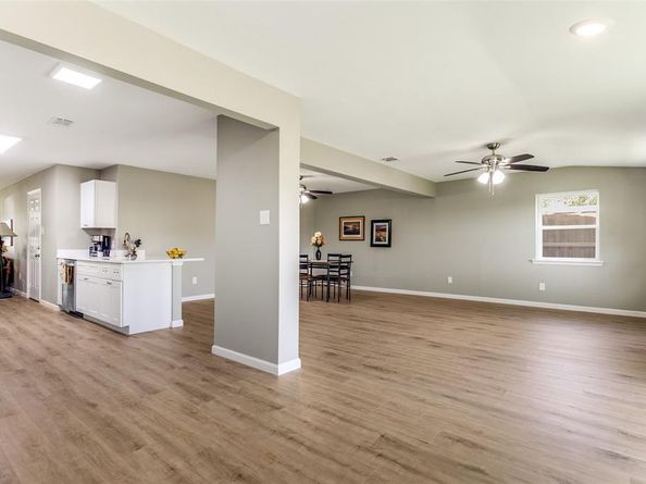 1017  Easy Street , Grapevine Texas 76051