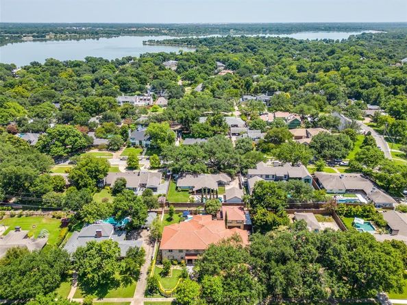 7130  Brookcove Lane , Dallas Texas 75214