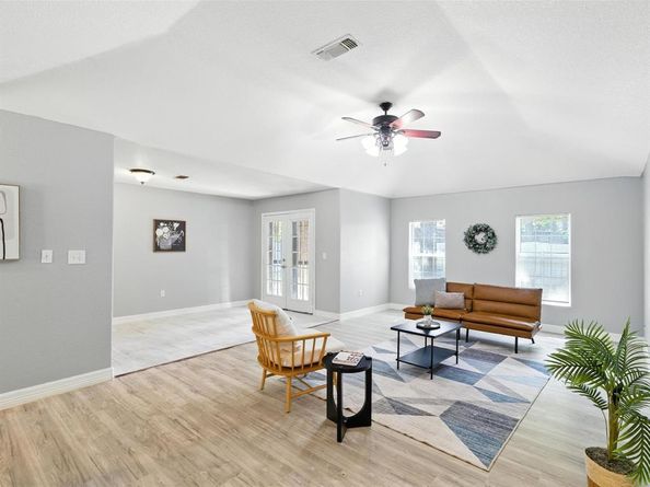5720  Frisco Avenue , Forest Hill Texas 76119