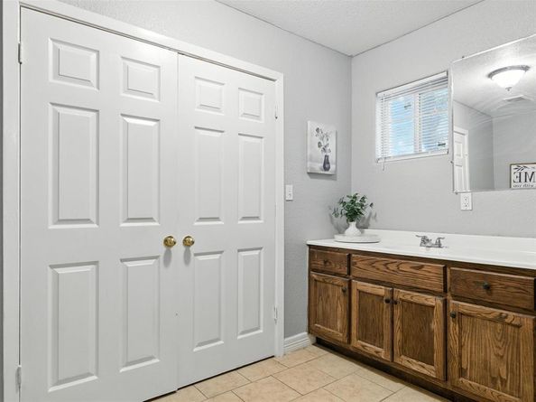 5720  Frisco Avenue , Forest Hill Texas 76119