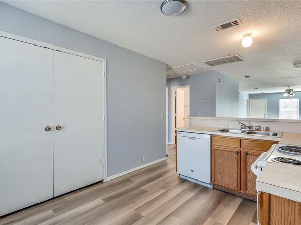1338  Hardned Lane , Dallas Texas 75217
