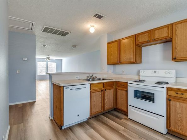 1338  Hardned Lane , Dallas Texas 75217