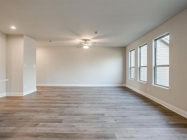 6820  Neals Way , Arlington Texas 76001