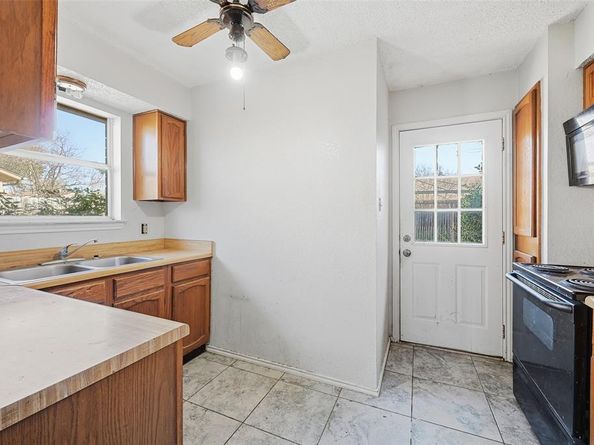 2910  Penny Lane , Euless Texas 76039