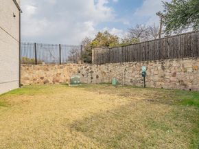 7333  Valley View Lane  902, Dallas Texas 75240