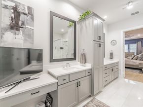 7333  Valley View Lane  902, Dallas Texas 75240