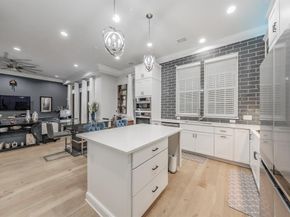 7333  Valley View Lane  902, Dallas Texas 75240