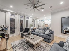 7333  Valley View Lane  902, Dallas Texas 75240