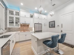 7333  Valley View Lane  902, Dallas Texas 75240