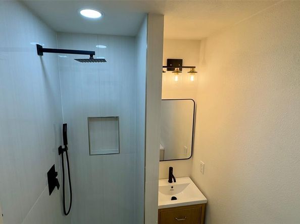 417  Valley Park Drive , Garland Texas 75043