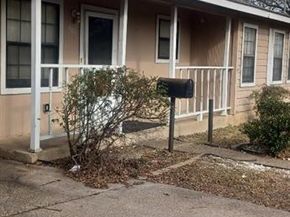 609 W 8th Street , Lancaster Texas 75146