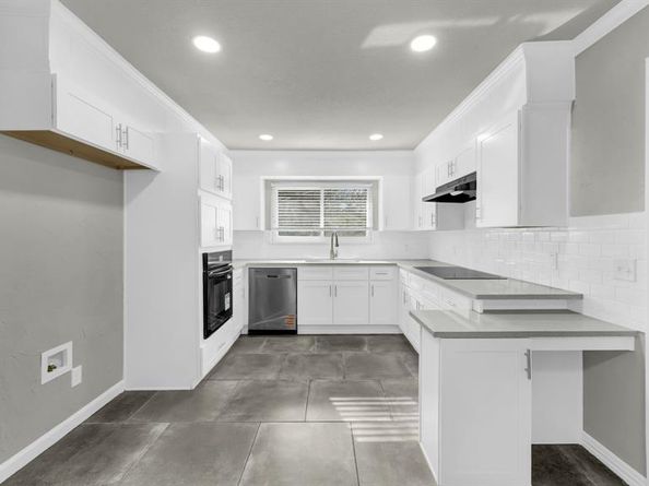 3801  Halifax Court , Arlington Texas 76013