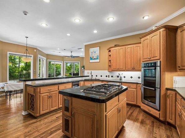 908  Trailwood Court , Cedar Hill Texas 75104