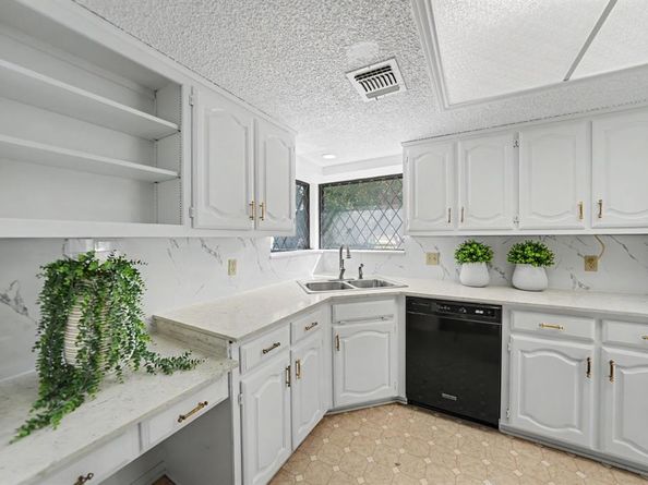 1230  Lochness Lane , Garland Texas 75044
