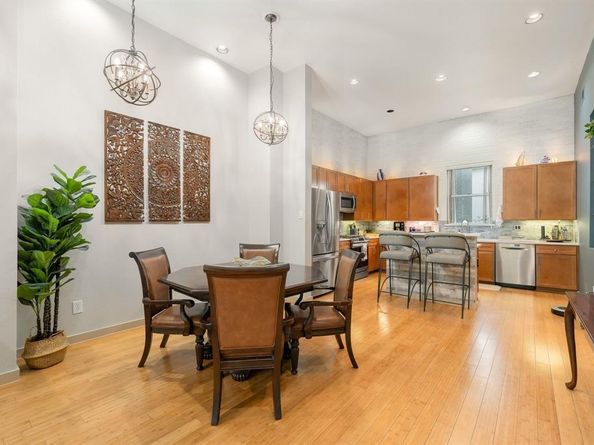 734  Cannen John Lane , Dallas Texas 75204