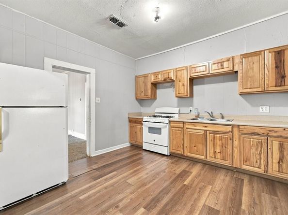 208 S Harrison Street , Pilot Point Texas 76258