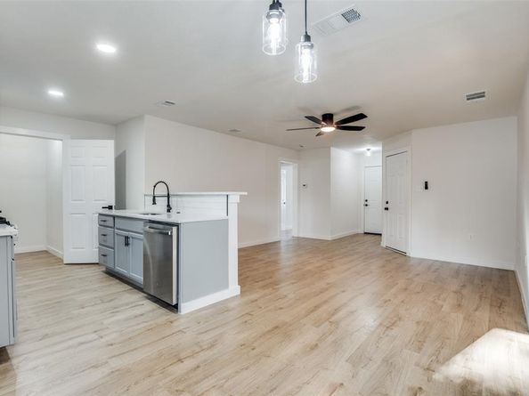 4129  Easter Avenue , Dallas Texas 75216