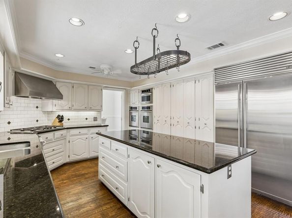 9639  Vista Oaks Drive , Dallas Texas 75243