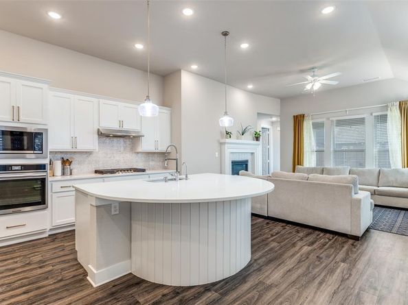 1904  Dappled Grey Avenue , Aubrey Texas 76227