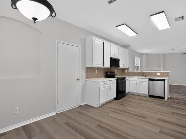 1213  Spring Water Drive , Lancaster Texas 75134