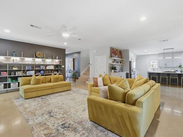 709  Woodbine Avenue , Dallas Texas 75203