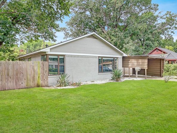 1826  Crest Ridge Drive , Dallas Texas 75228