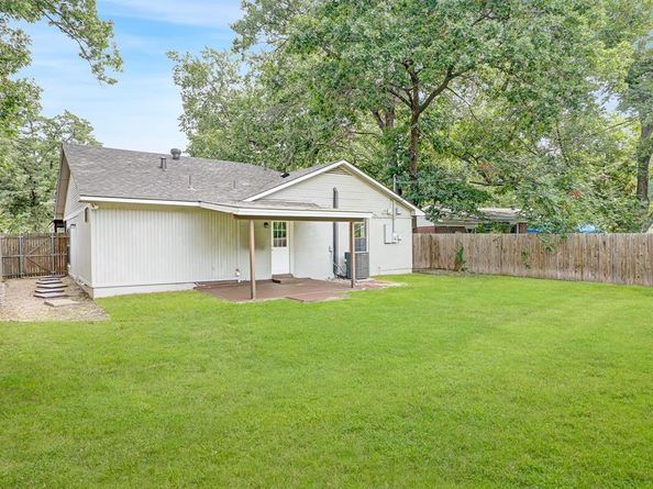 1826  Crest Ridge Drive , Dallas Texas 75228