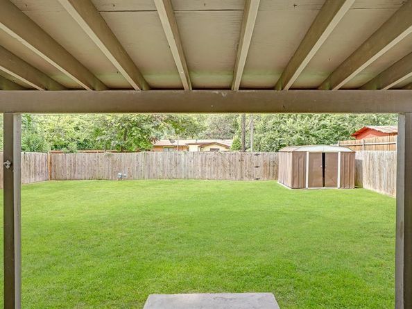 1826  Crest Ridge Drive , Dallas Texas 75228