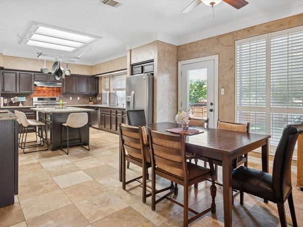 2200  Southern Oak Drive , Irving Texas 75063