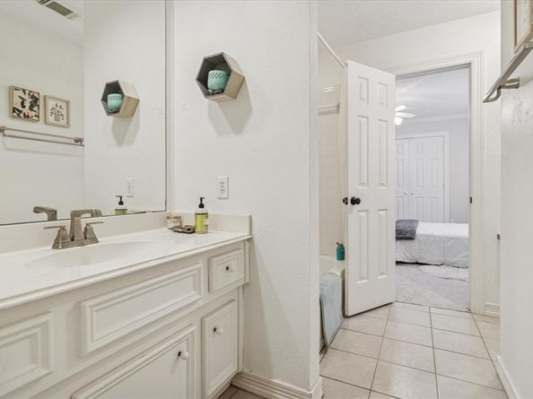 2200  Southern Oak Drive , Irving Texas 75063