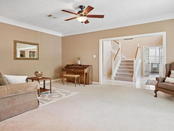 2200  Southern Oak Drive , Irving Texas 75063