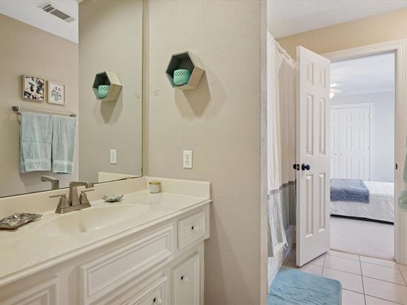 2200  Southern Oak Drive , Irving Texas 75063