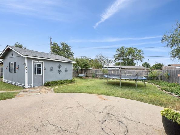 3602  Bobbie Lane , Garland Texas 75042