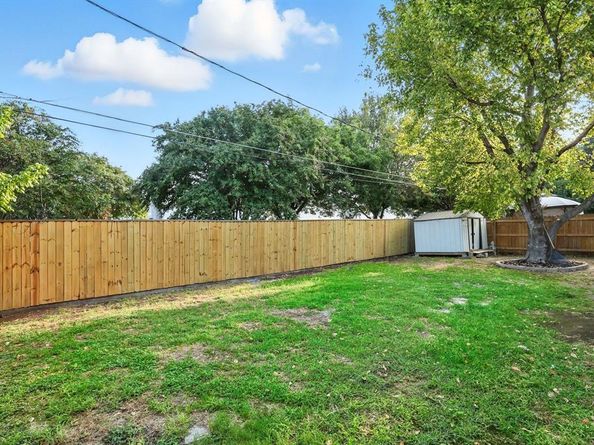 712  Greenleaf Drive , Arlington Texas 76017