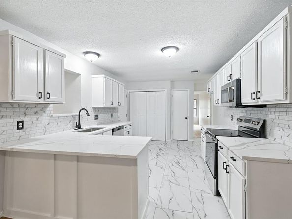 712  Greenleaf Drive , Arlington Texas 76017