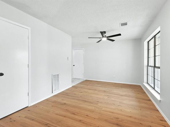 712  Greenleaf Drive , Arlington Texas 76017
