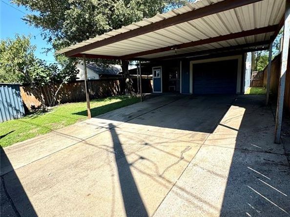 2108  Chatham Square Court , Dallas Texas 75227