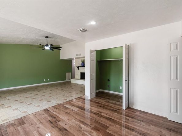 9324  County View Road , Dallas Texas 75249
