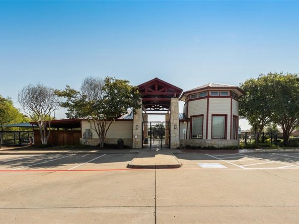 601  Crazy Horse Drive , Aubrey Texas 76227