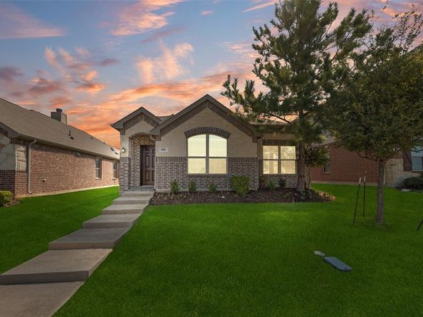 601  Crazy Horse Drive , Aubrey Texas 76227