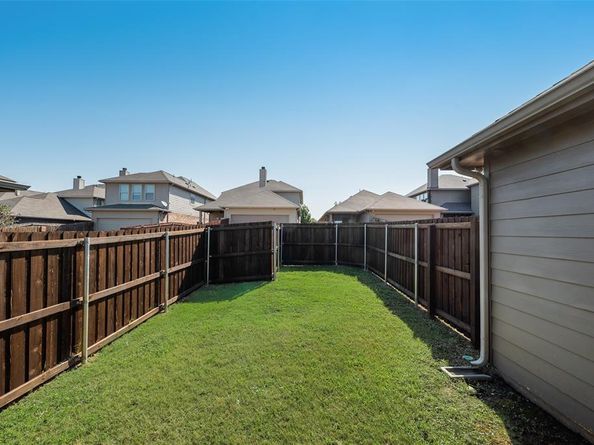 601  Crazy Horse Drive , Aubrey Texas 76227