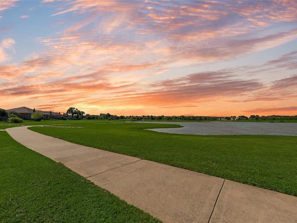 601  Crazy Horse Drive , Aubrey Texas 76227