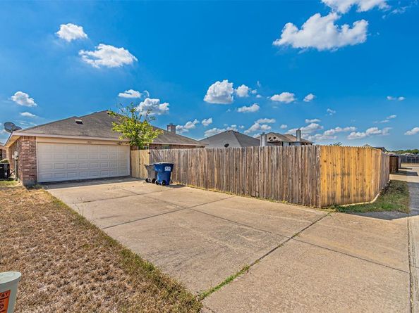 1927  Palma Pita Street , Lancaster Texas 75146