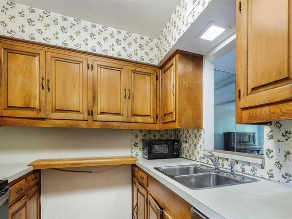 902 S Weatherred Drive  902C, Richardson Texas 75080