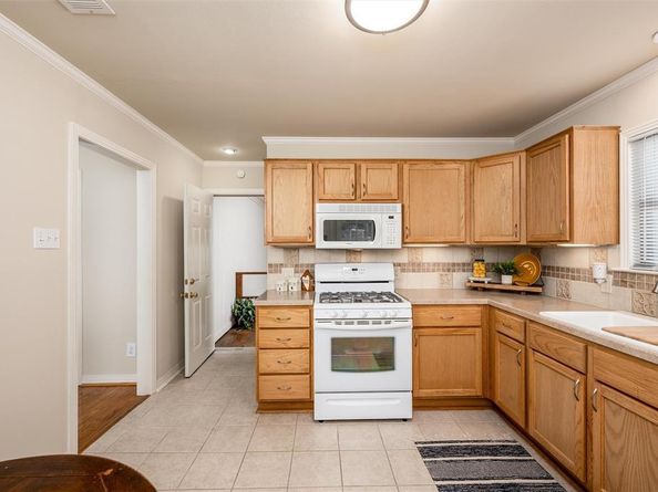 853  Holly Drive , Garland Texas 75040