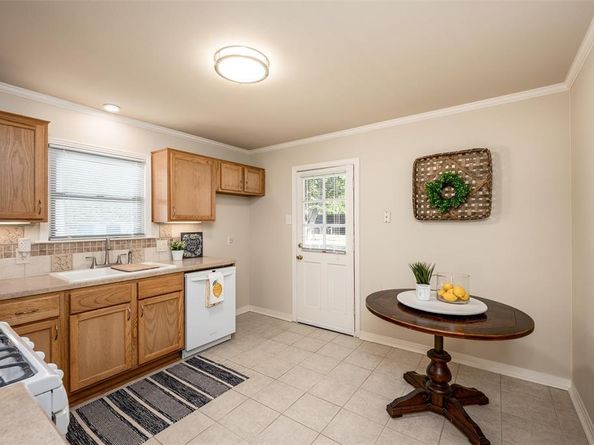 853  Holly Drive , Garland Texas 75040