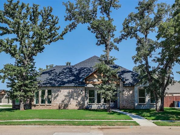 1208  Oak Harbor Boulevard , Azle Texas 76020